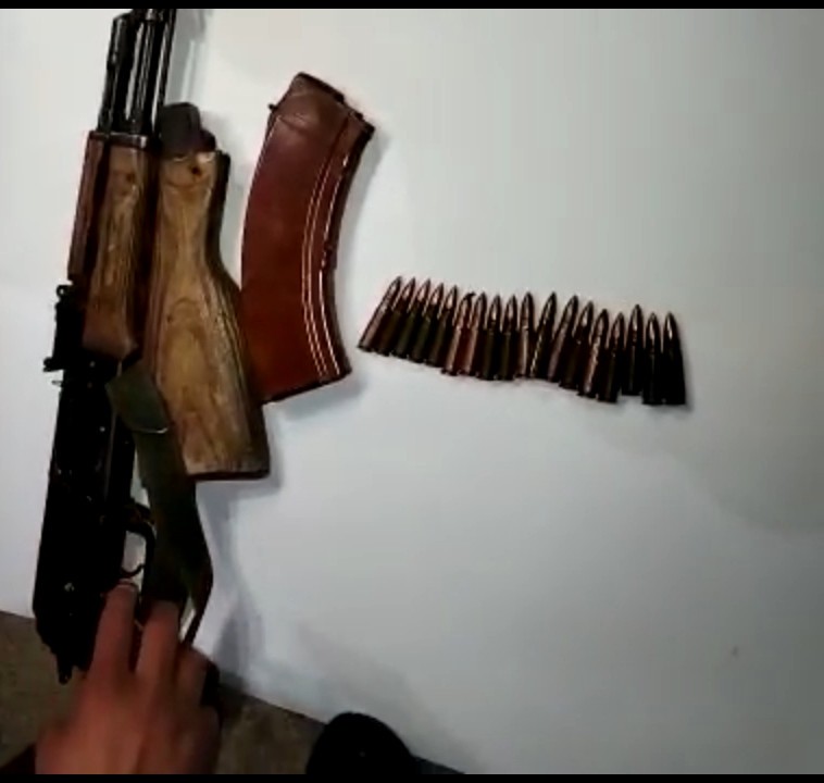 Tovuzda "Kalaşnikov" satmaq istəyən şəxs tutuldu - FOTO